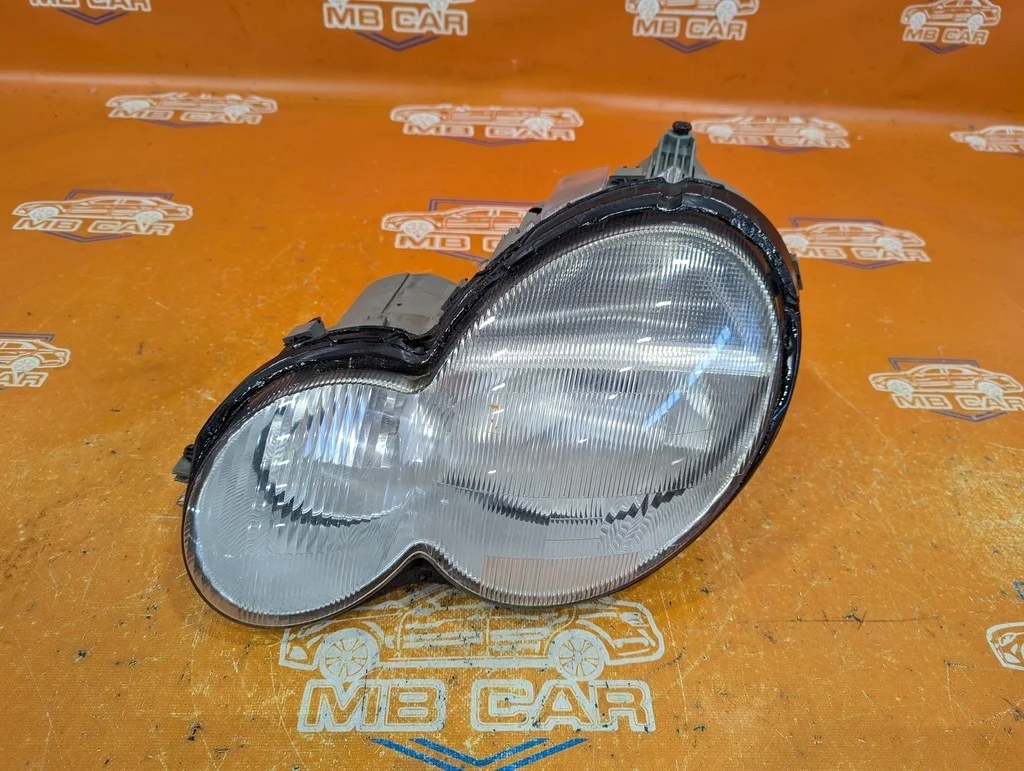 Фара левая Mercedes-Benz