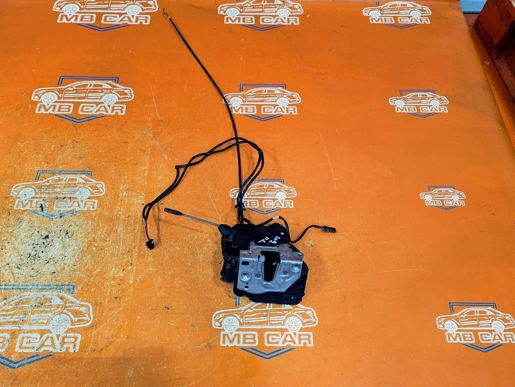Замок двери передней левой Mercedes-Benz