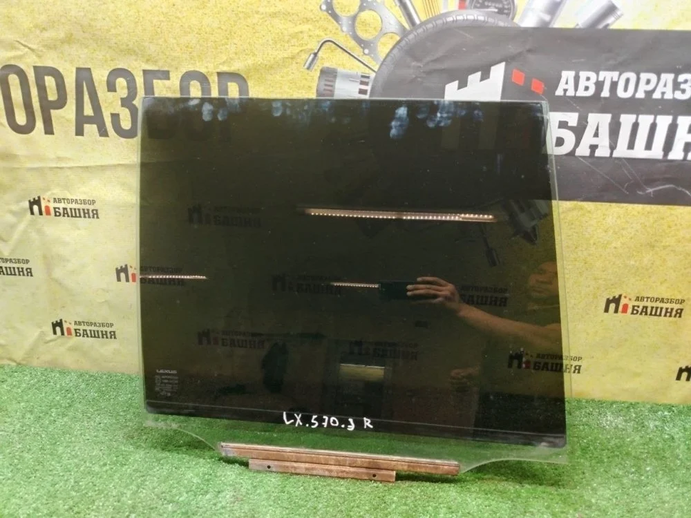 Стекло Lexus LX570 2016 6811360331 URJ201 3URFE, заднее правое