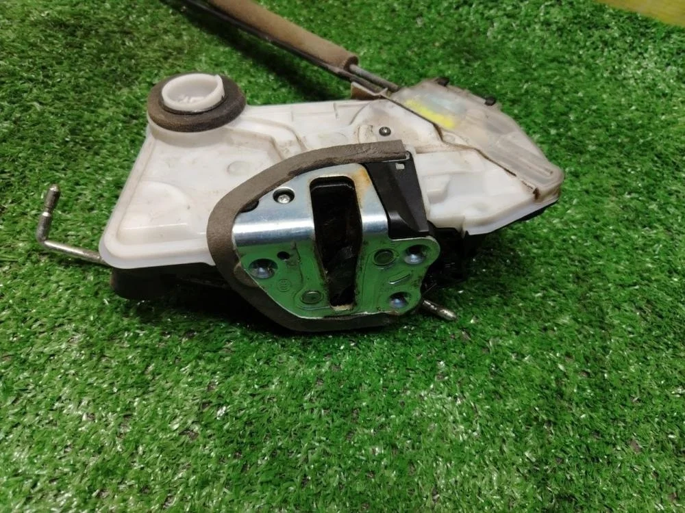 Замок двери Lexus LX570 2016 6904053130 URJ201 3URFE, передний левый