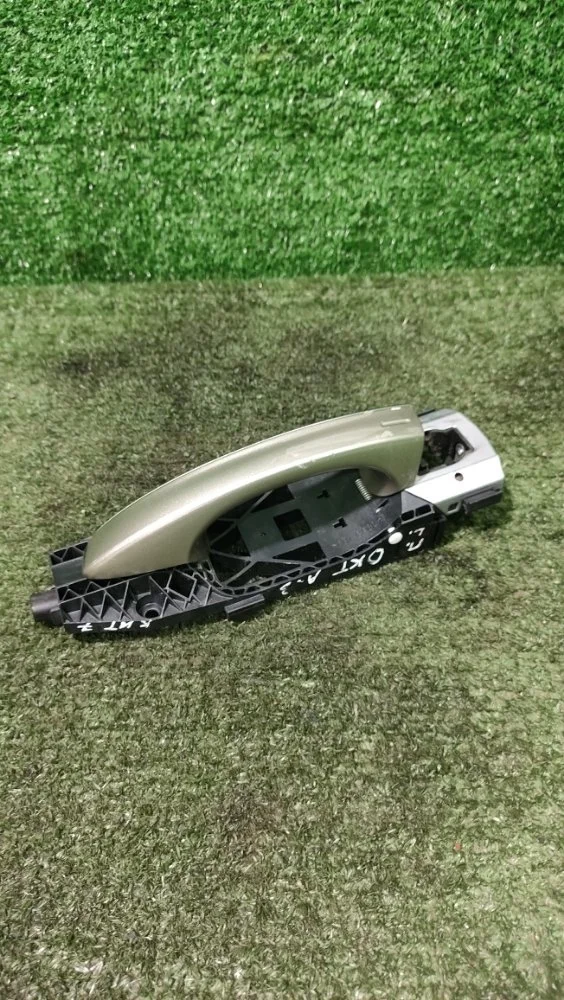 Ручка двери внешняя Skoda Octavia 8Y0837239A A8, передняя левая