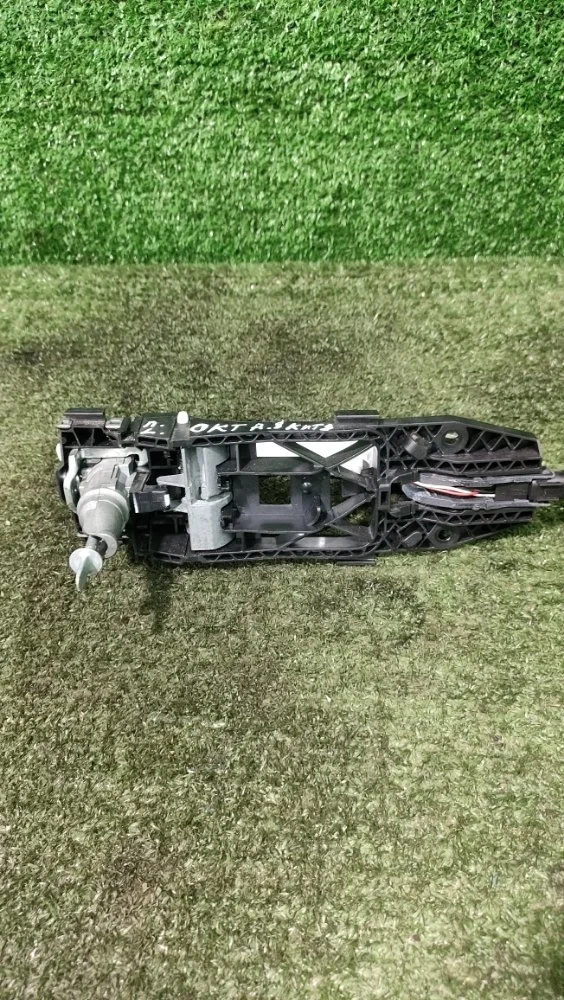 Ручка двери внешняя Skoda Octavia 8Y0837239A A8, передняя левая