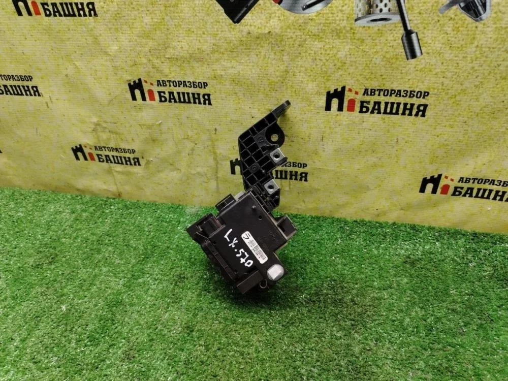 Блок предохранителей Lexus Lx570 2016 8273160290 URJ201 3URFE, правый