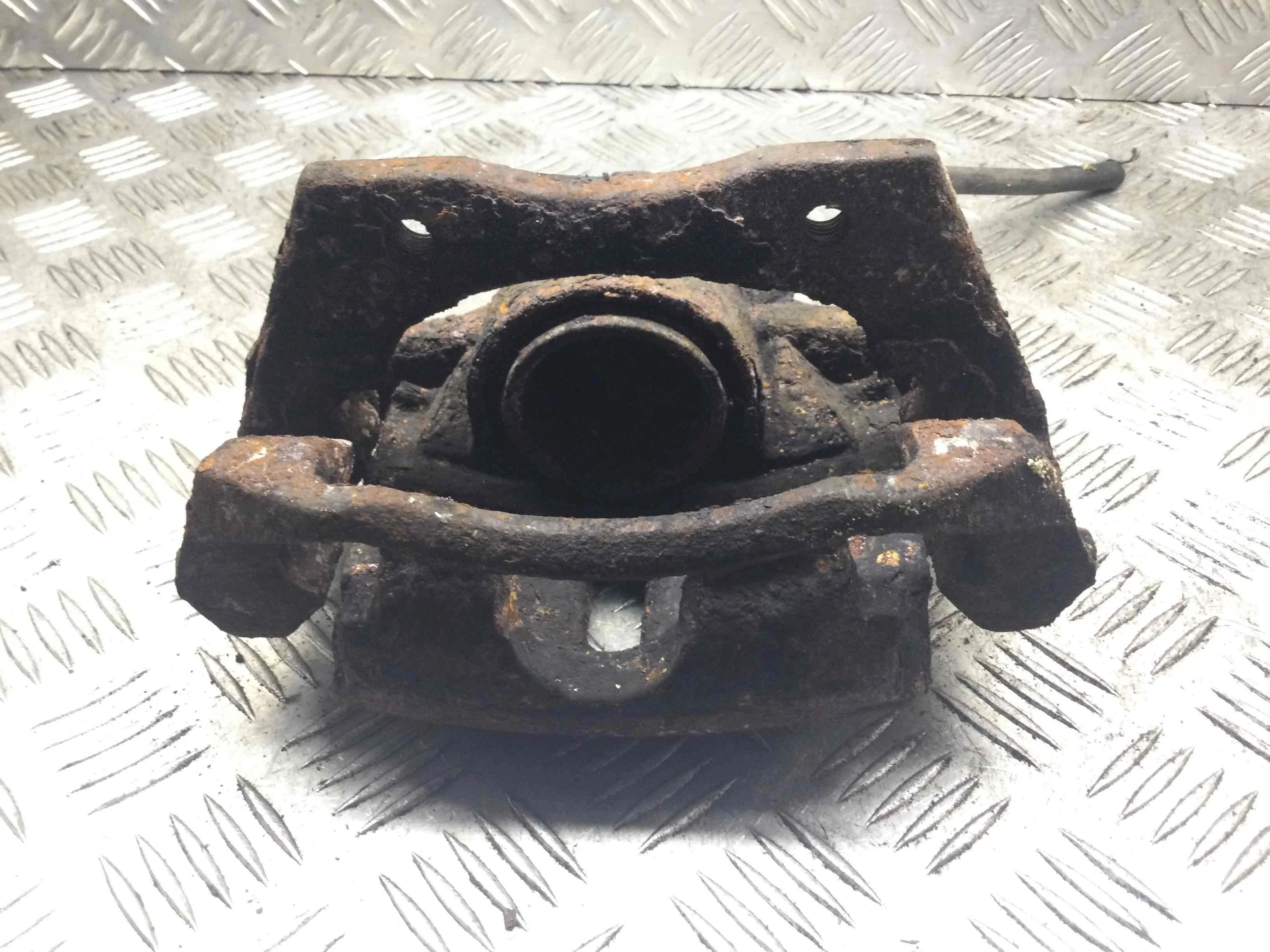 Суппорт передний правый Ford Mondeo Mondeo III 2000 - 2003 бензин 1.8 i Механика Универсал