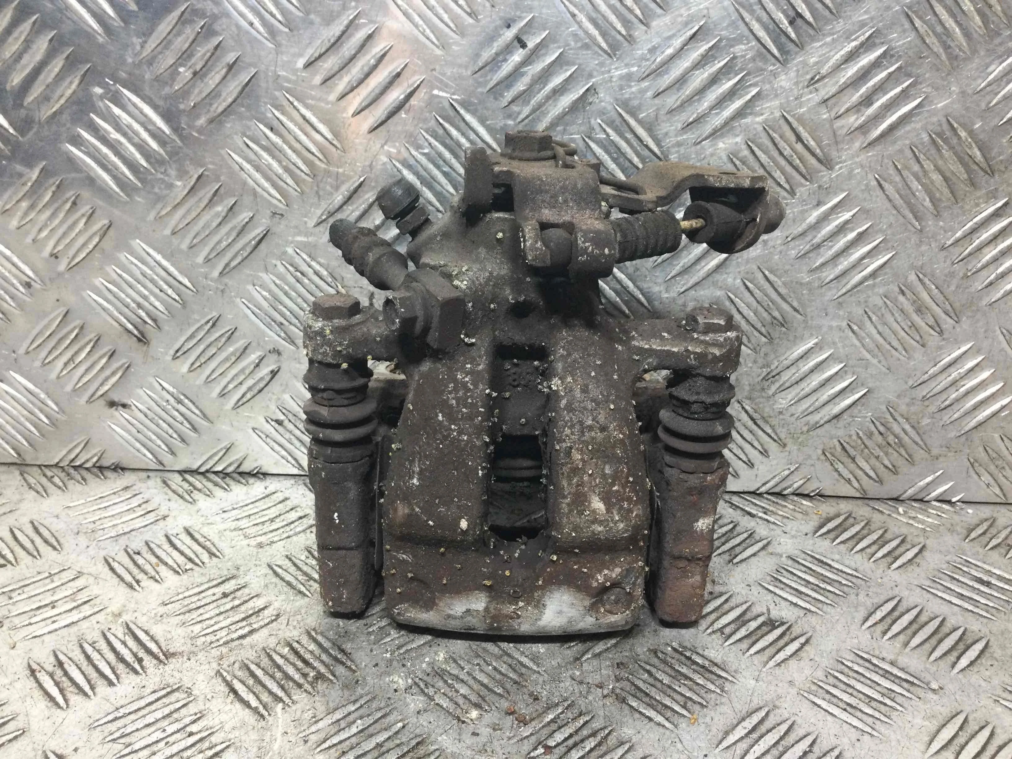 Суппорт задний левый Opel Meriva 1 поколение 2002 - 2006 бензин 1.6 i Механика Х/б