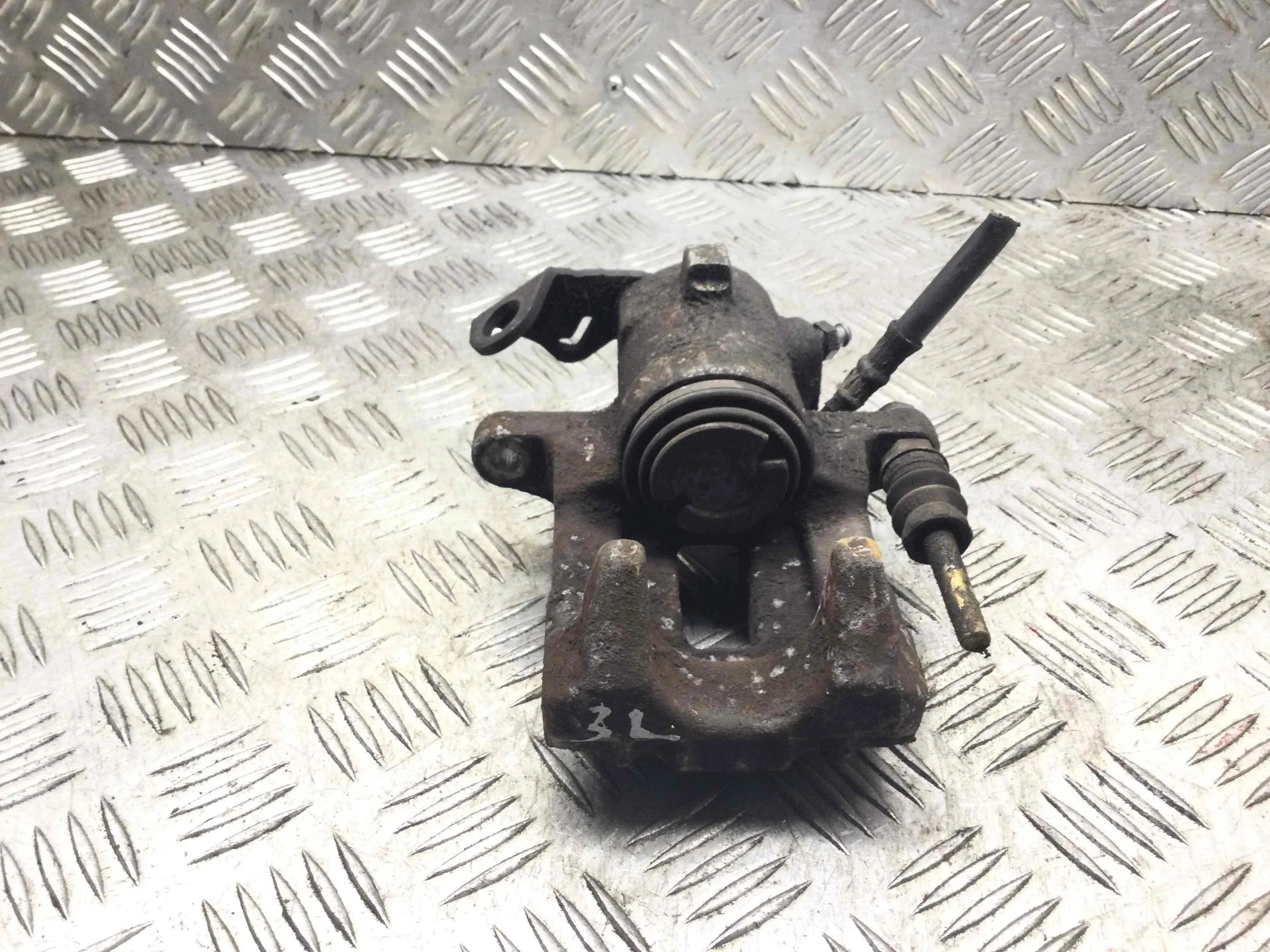 Суппорт задний левый Audi A3 8L (1996-2000) бензин 1.8 i Механика Х/б