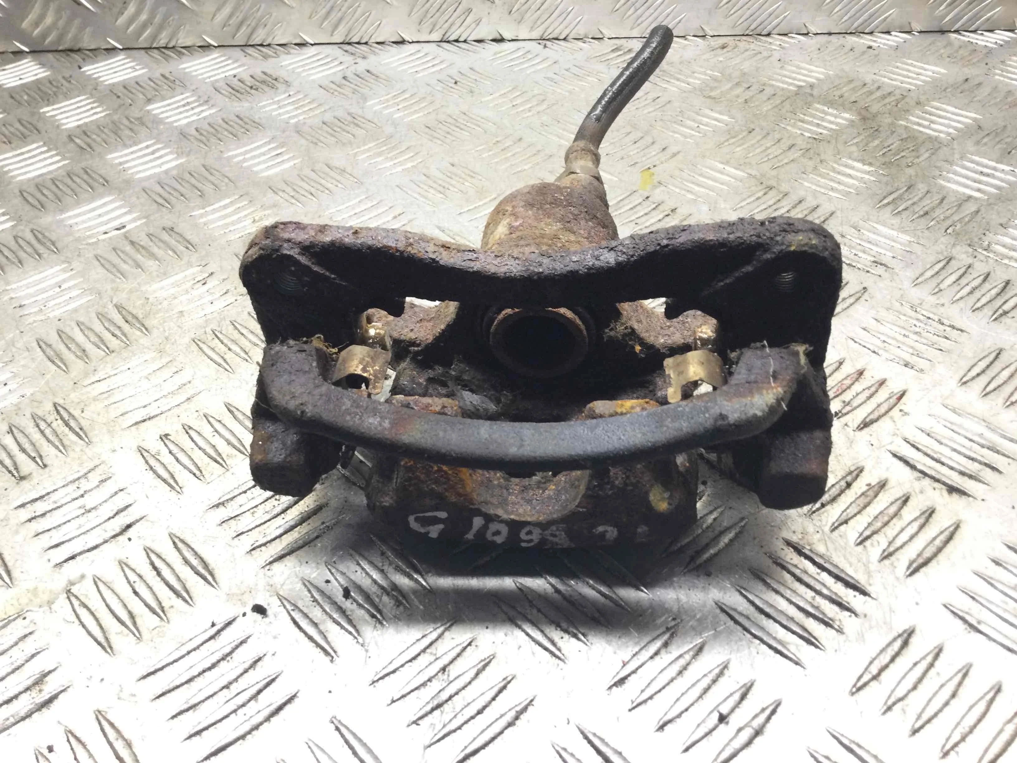 Суппорт задний левый Mitsubishi Galant Galant VII (E5,E7,E8) 1992 - 1998 бензин 1.8 i Механика Лифтбэк