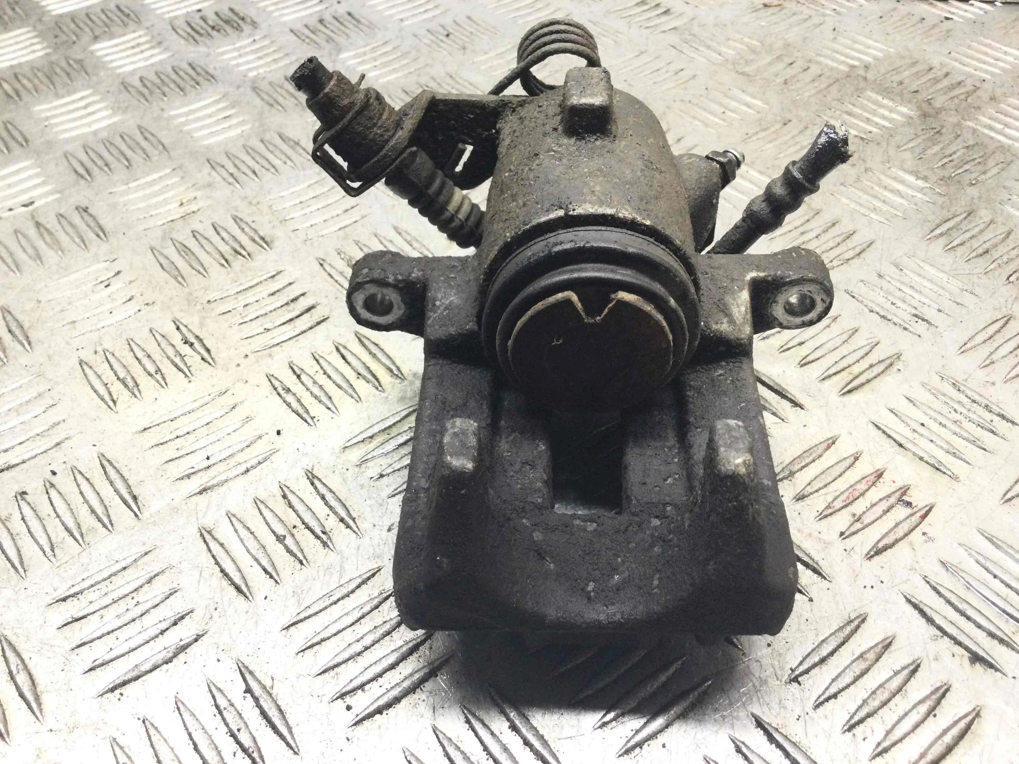 Суппорт задний левый Volkswagen Golf 4 поколение (1997-2004) дизель 1.9 TDI Механика Х/б