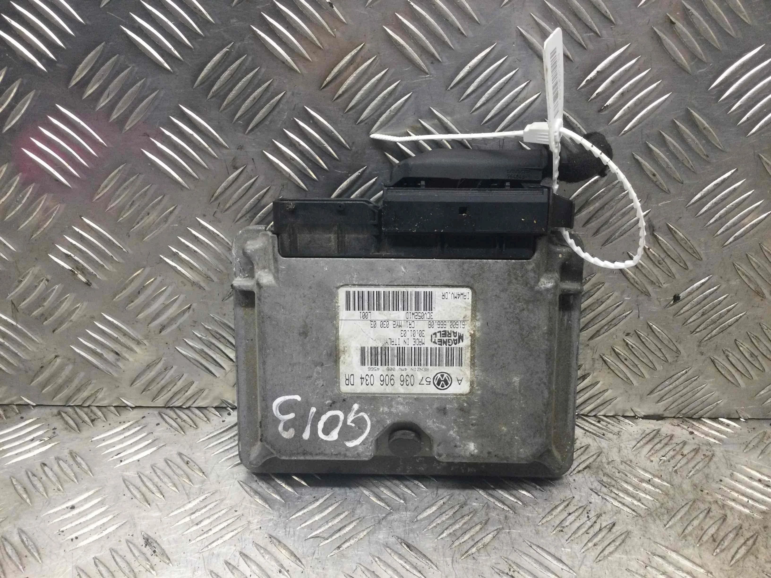 Блок управления двигателем Volkswagen Golf 4 поколение (1997-2004) бензин 1.6 i Механика Х/б