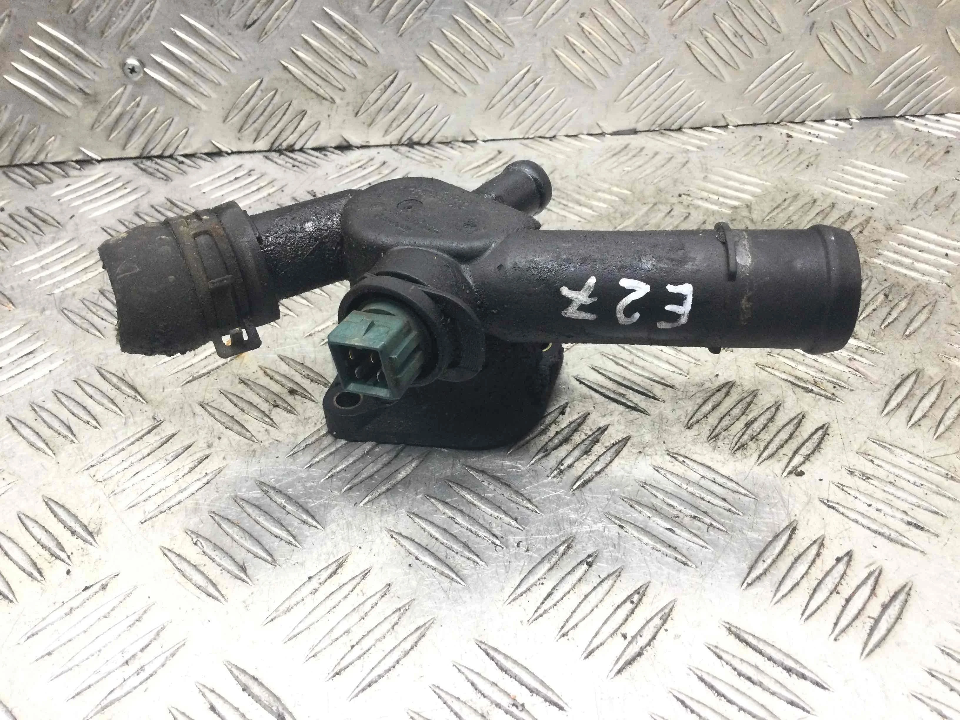 Корпус термостата Volkswagen Bora Bora (1J) 1998 - 2005 бензин 1.6 i Механика Х/б