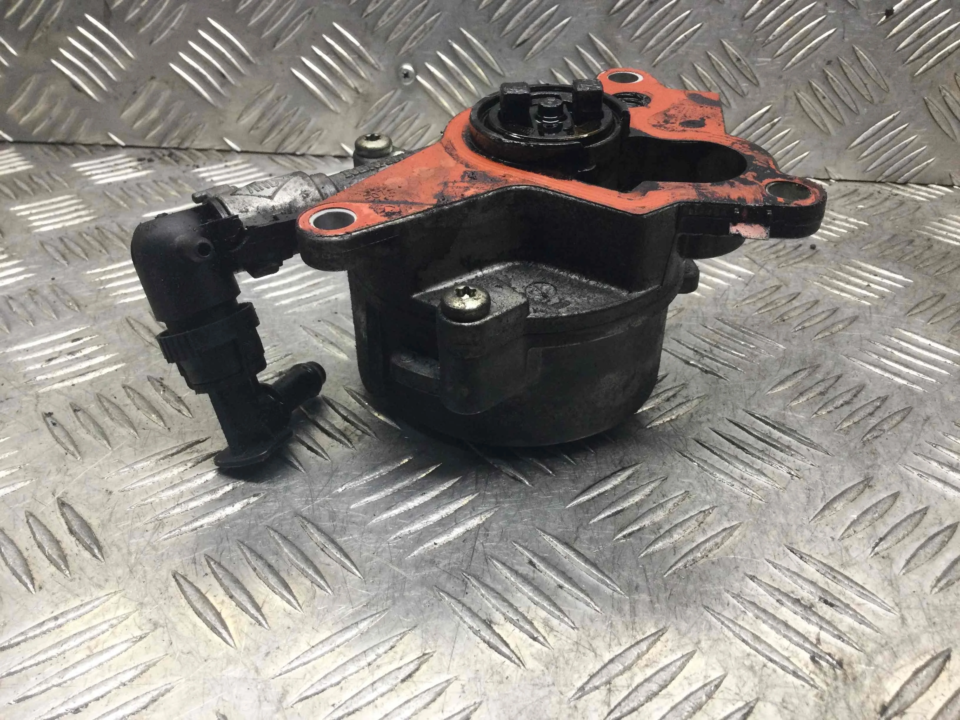 Насос вакуумный Nissan X-Trail T30 [рестайлинг] (2004-2007) дизель 2.0 DCI Механика