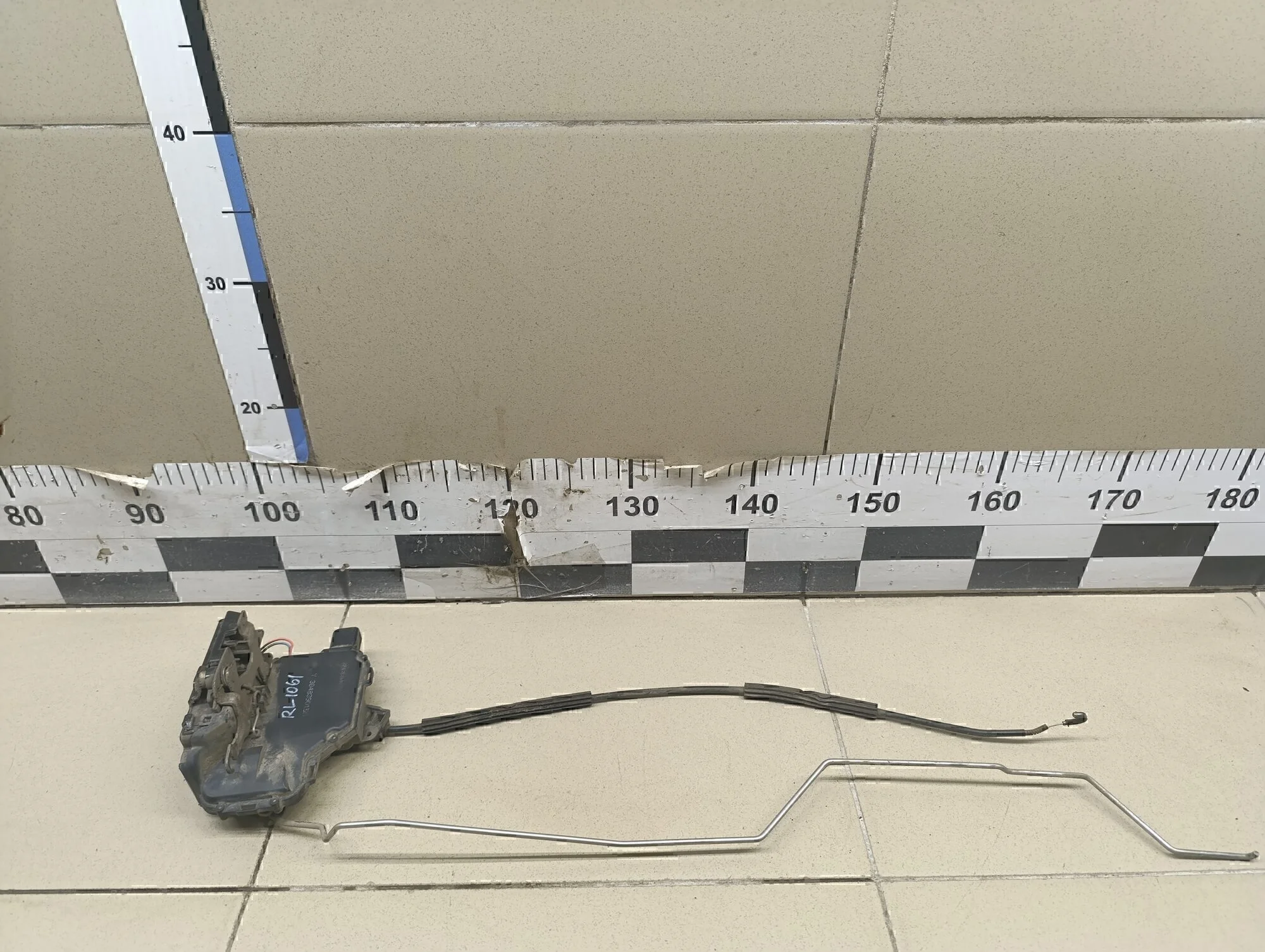 Замок двери задней левой Octavia 1997-2000