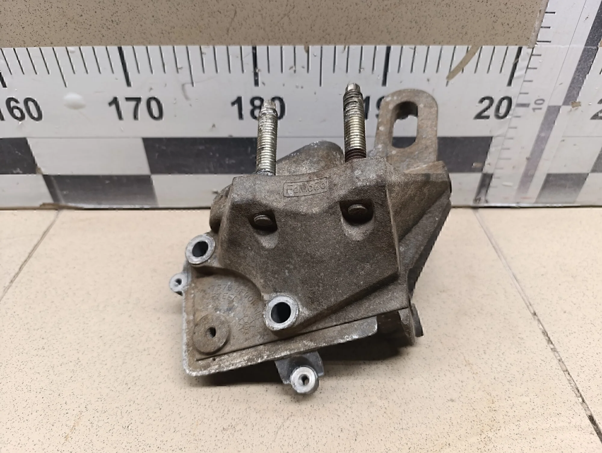 Кронштейн двигателя правый Focus II 2005-2008