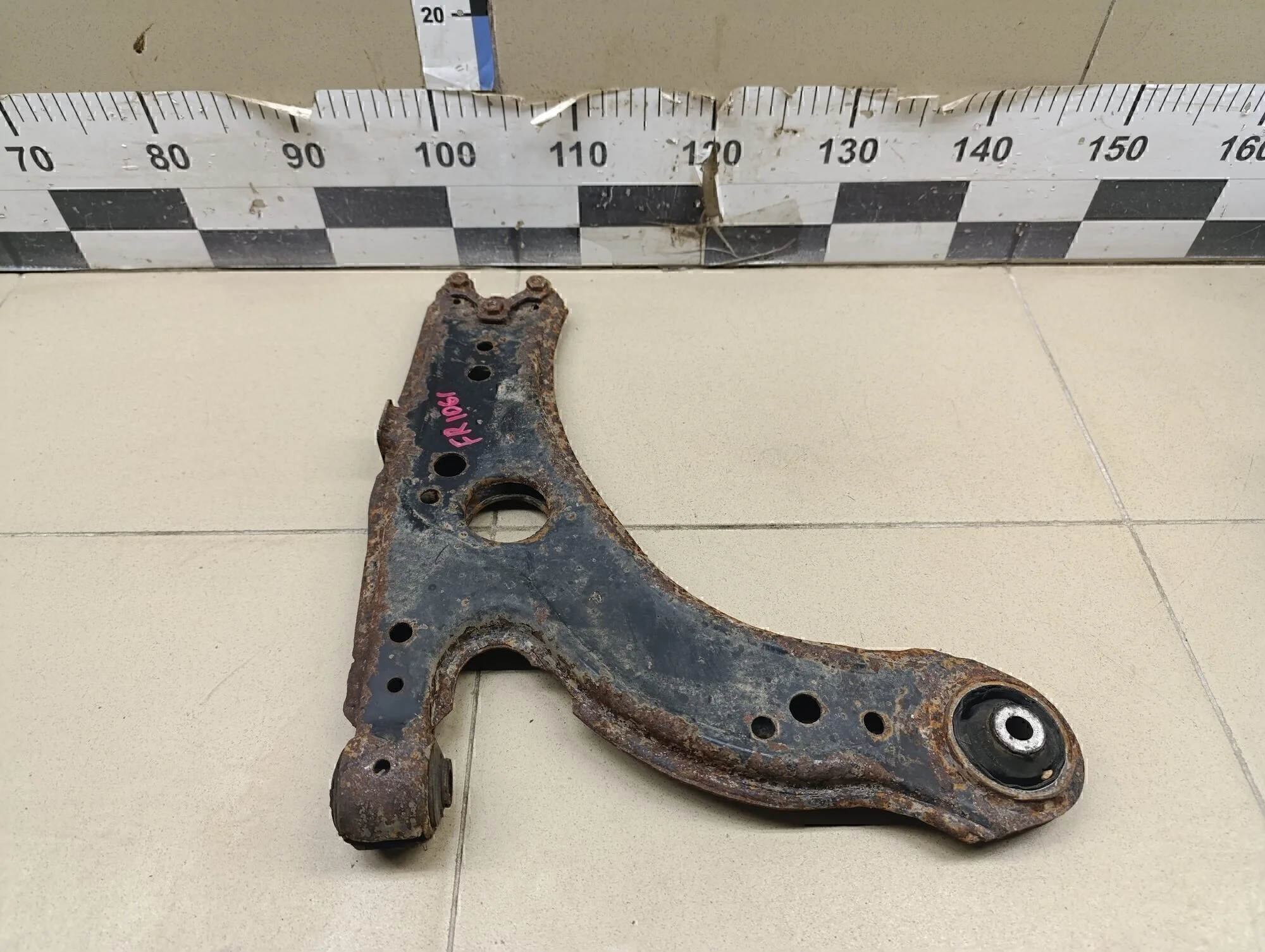 Рычаг передний правый A3 (8L1) 1996-2003