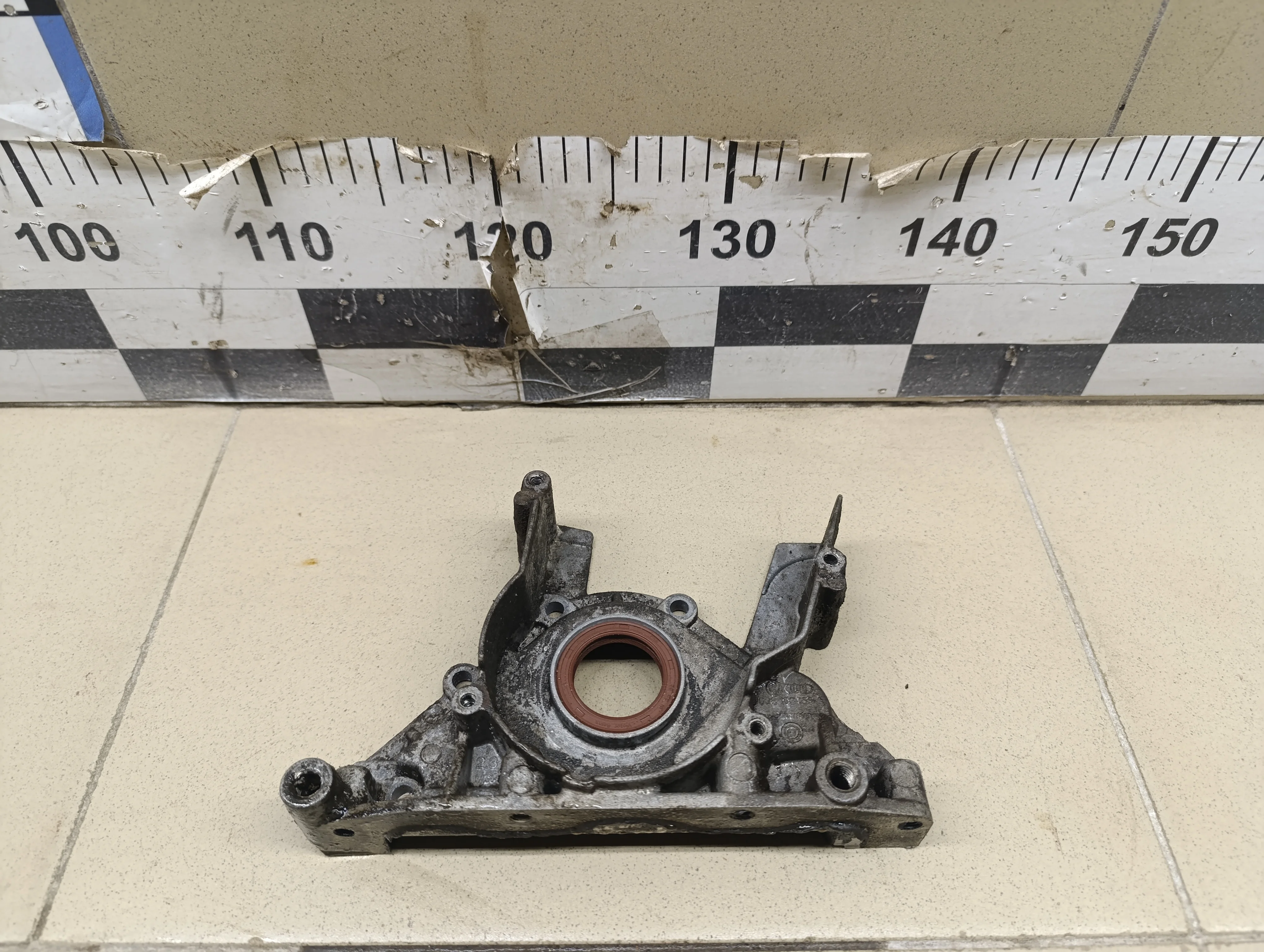 Крышка двигателя передняя A3 (8L1) 1996-2003