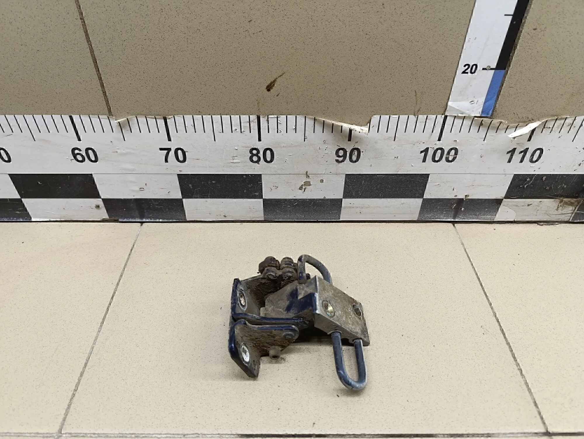 Петля двери задней левой нижняя Octavia 1997-2000