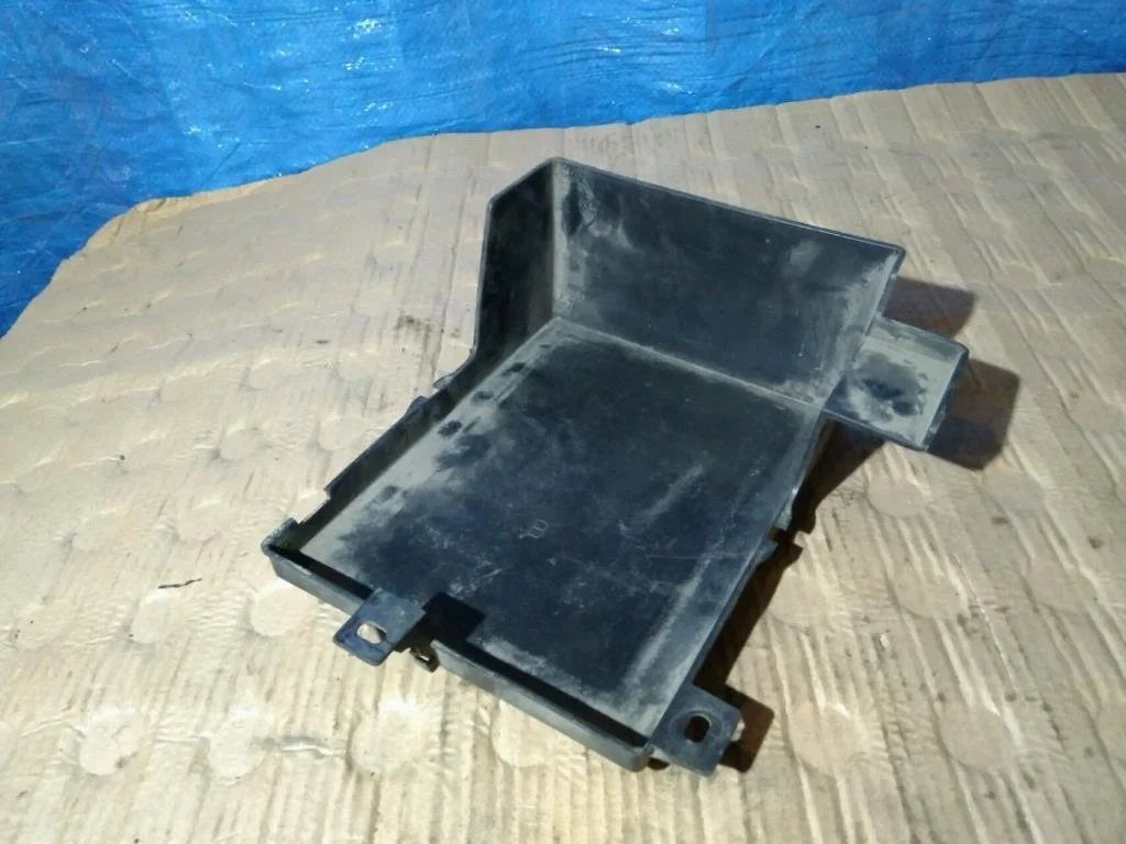 Б.у. площадка под аккумулятор MITSUBISHI LANCER CY2A MITSUBISHI LANCER CY2A