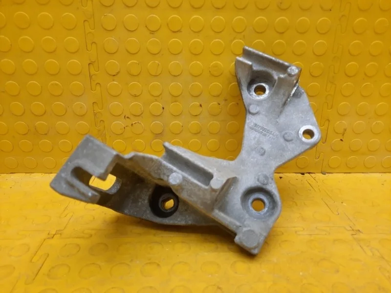 Кронштейн генератора Renault Kaptur 2017 117102094R REA H4M429