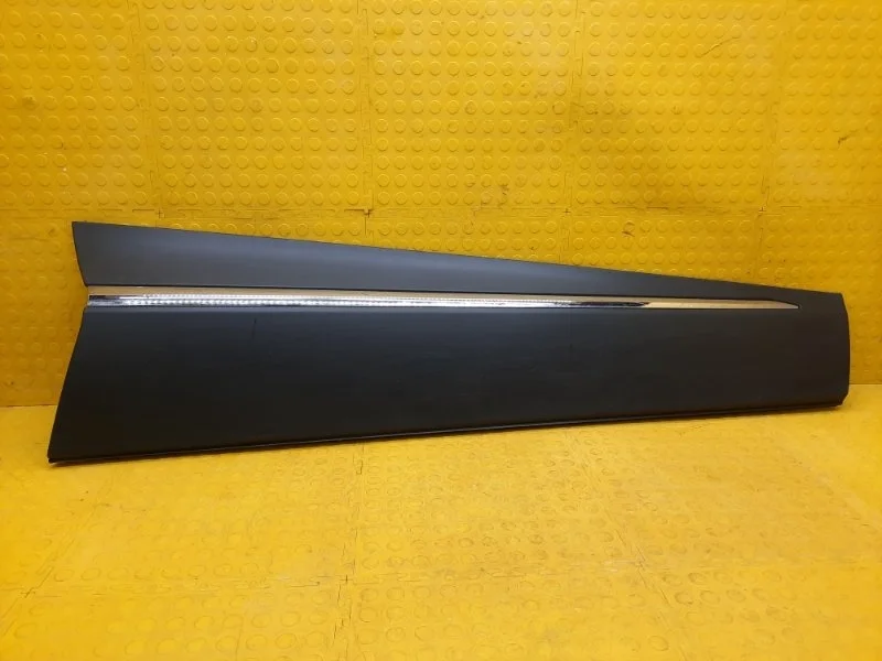 Накладка двери Renault Kaptur 2017 808201805R REA H4M429, передняя правая