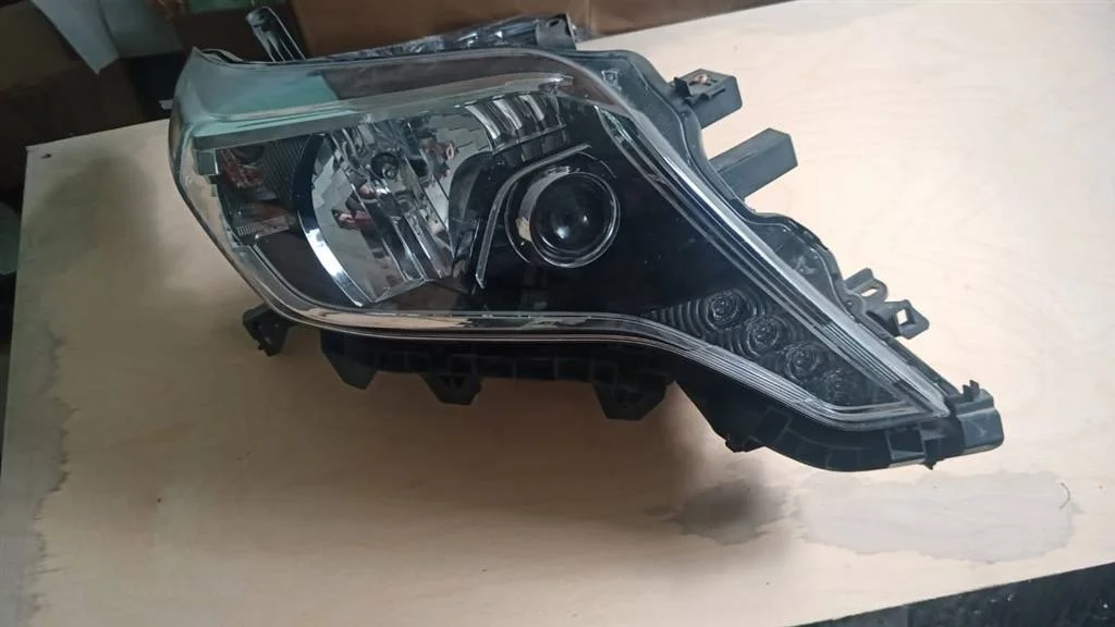 Фара левая Toyota Land Cruiser Prado 150 рестайлинг (2013—2017)