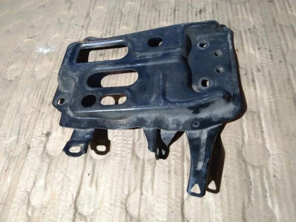 Б.у. площадка под аккумулятор TOYOTA COROLLA ZRE151 TOYOTA COROLLA ZRE151