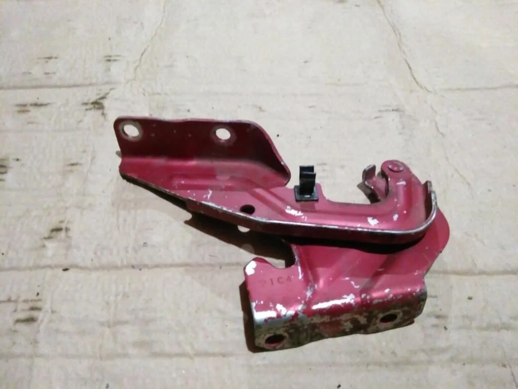 Б.у. петля капота MITSUBISHI LANCER CY4A MITSUBISHI LANCER CY4A