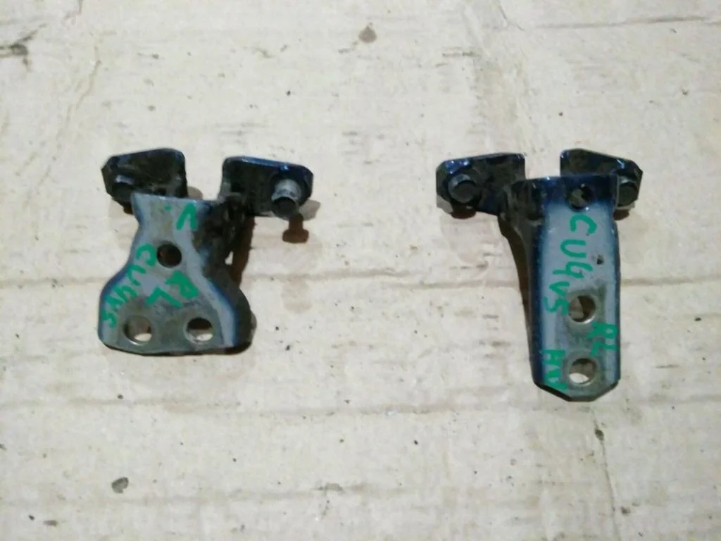 Б.у. петля двери MITSUBISHI AIRTREK CU4W MITSUBISHI AIRTREK CU4W