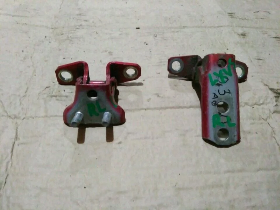 Б.у. петля двери MITSUBISHI LANCER CY4A MITSUBISHI LANCER CY4A