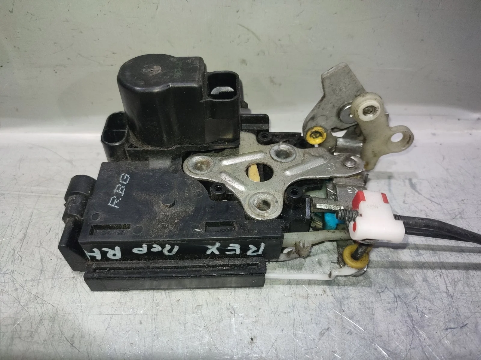 Замок двери SsangYong Rexton 2009 Y250