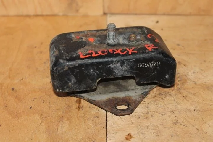 Б.у. опора двигателя MITSUBISHI L200 KB4T MITSUBISHI L200 KB4T