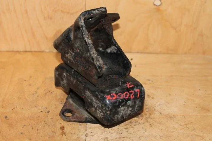 Б.у. опора двигателя MITSUBISHI L200 KB4T MITSUBISHI L200 KB4T