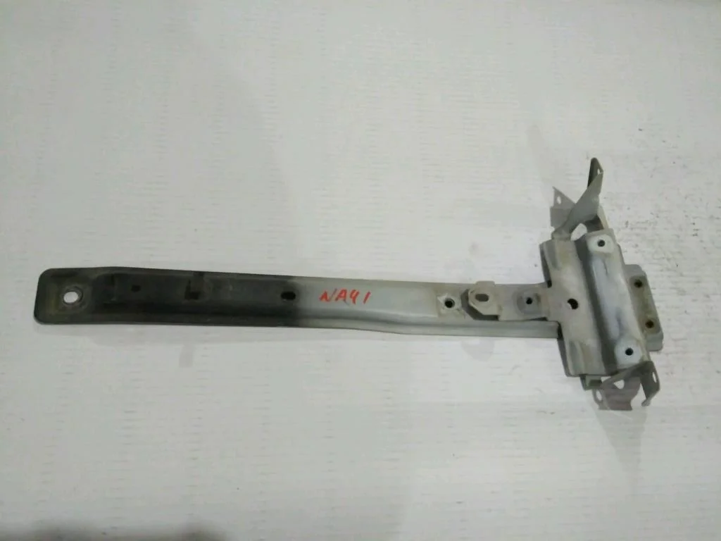 Б.у. стойка телевизора MITSUBISHI GRANDIS NA4W MITSUBISHI GRANDIS NA4W