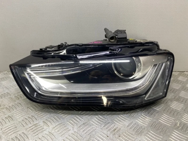 Фара ксенон Audi A4 B8