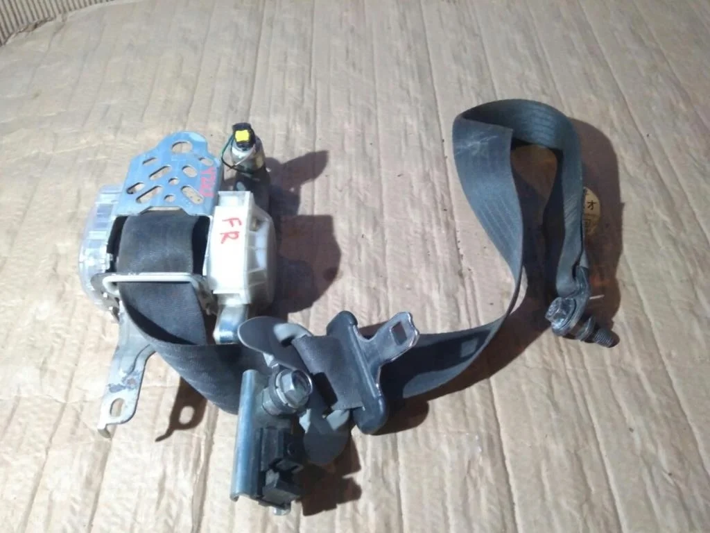 Б.у. ремень безопасности MITSUBISHI LANCER CY2A MITSUBISHI LANCER CY2A