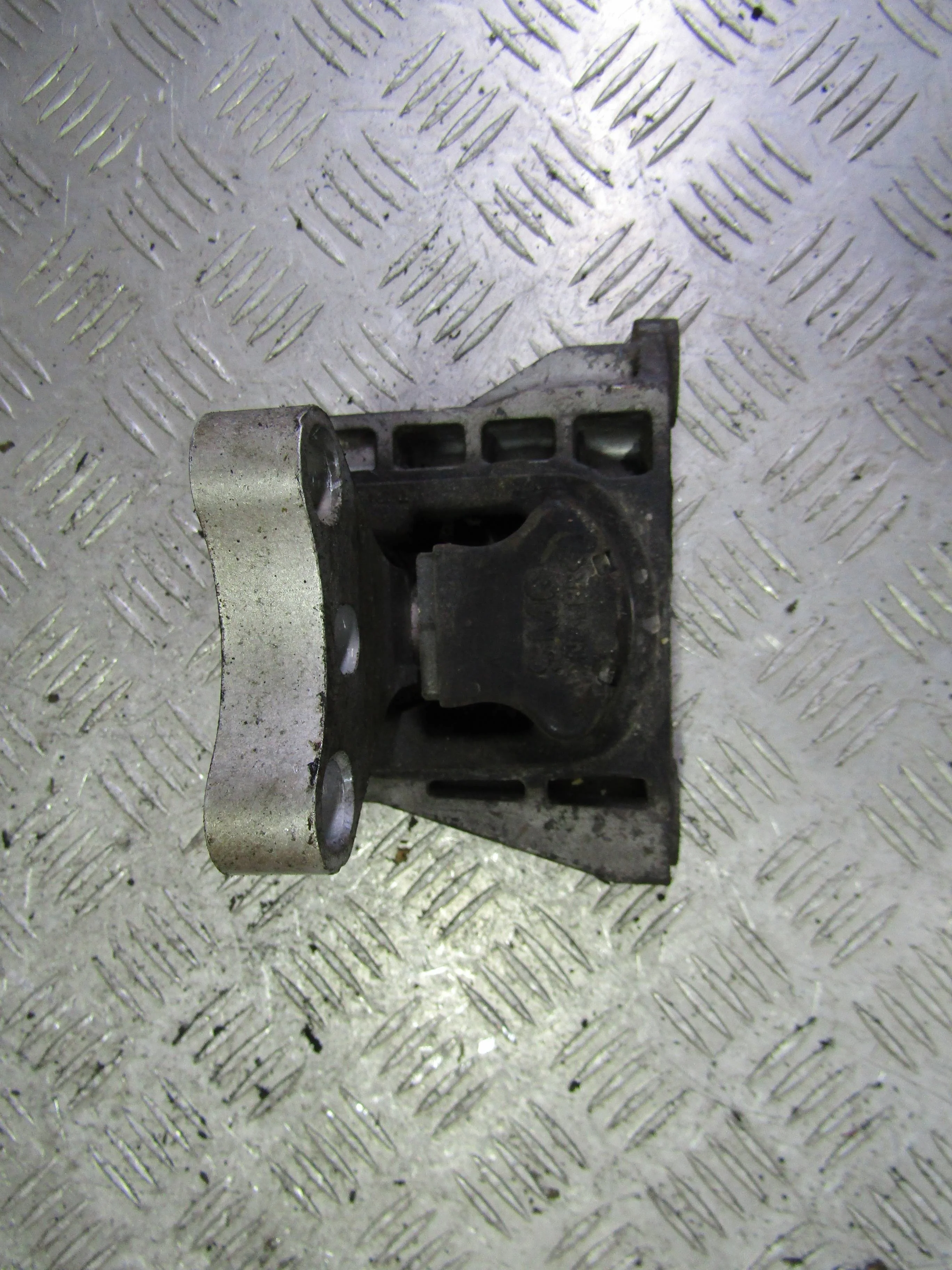 Опора КПП левая HONDA Civic VIII (2005—2009)