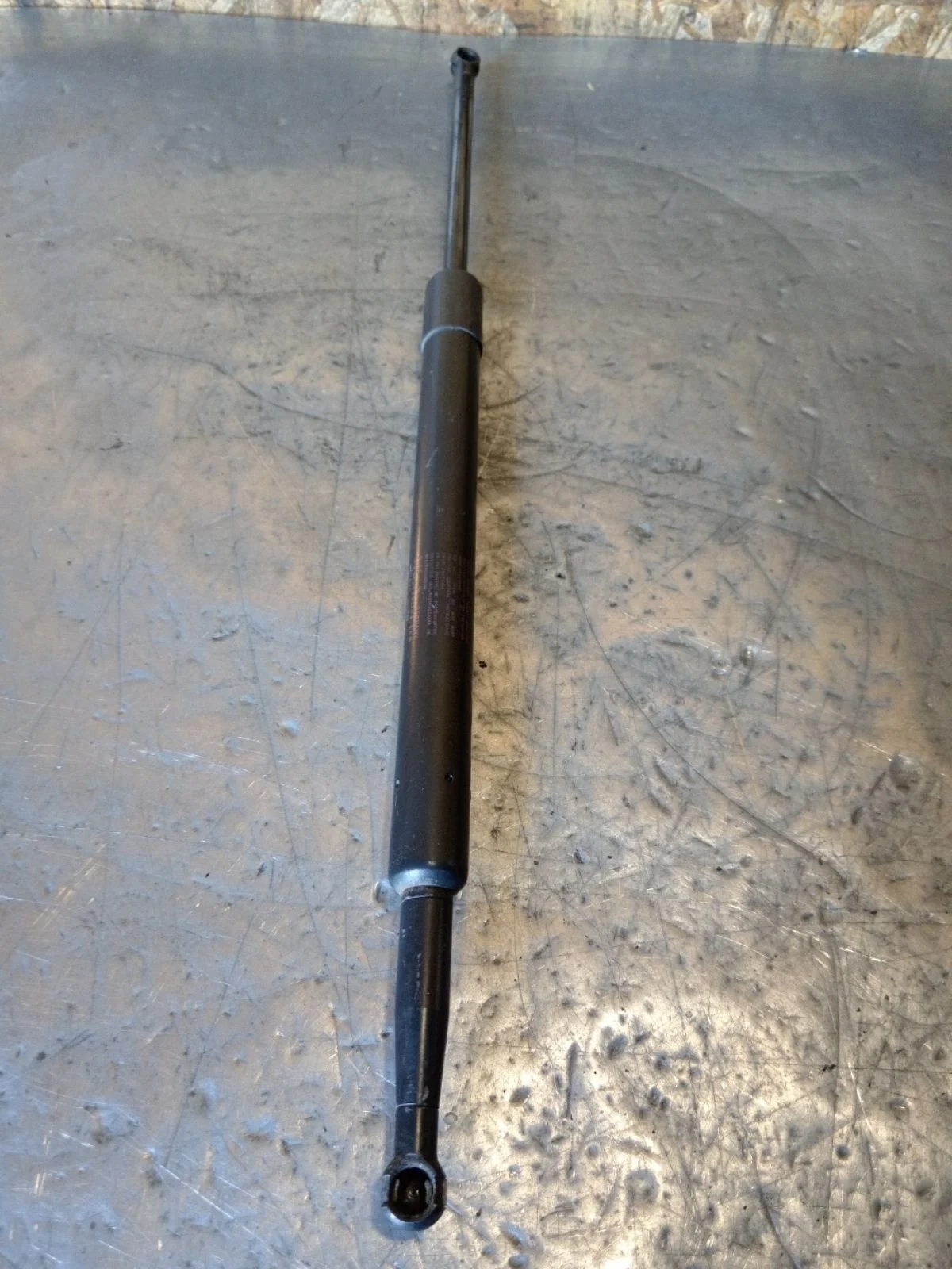 Амортизатор двери багажника Nissan Pathfinder III рестайлинг (2010—2014) 2012 KL0 - SILVER METALLIC