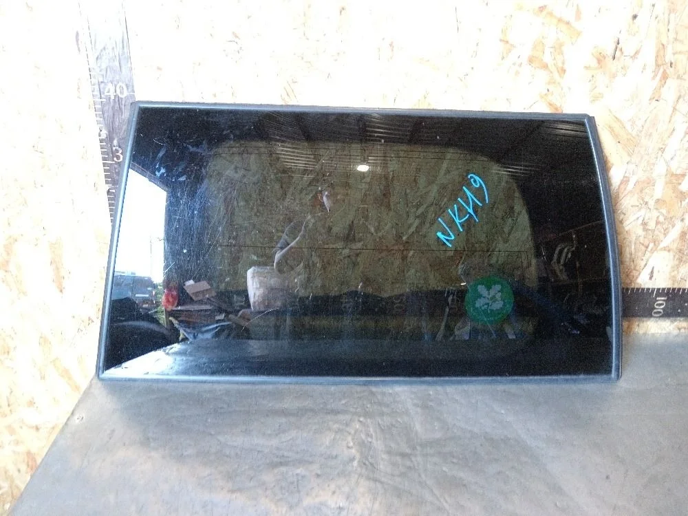 Стекло багажника глухое левое Nissan Pathfinder III рестайлинг (2010—2014) 2011 KAF - бежевый