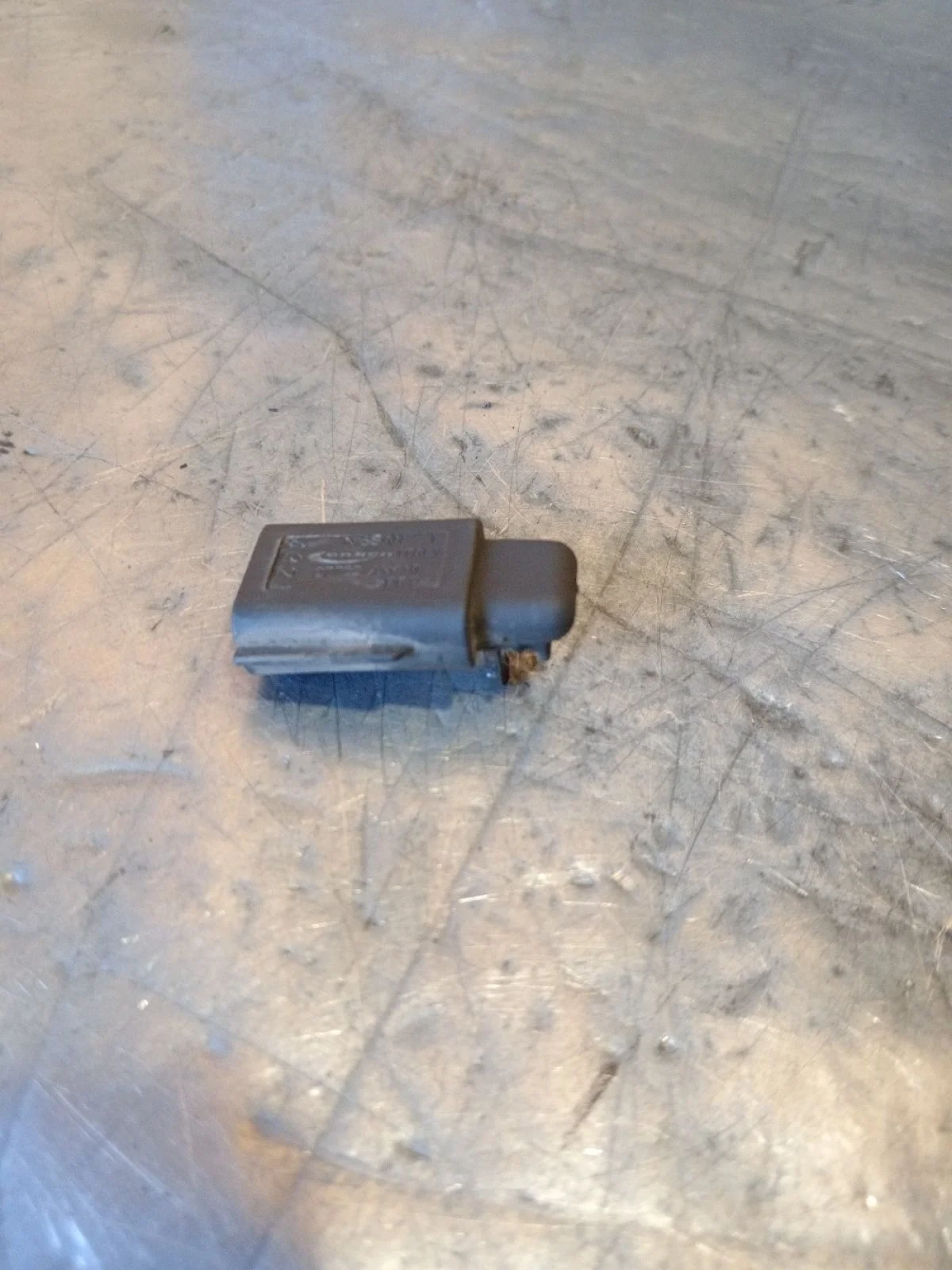 Датчик температуры воздуха наружного Nissan Pathfinder III рестайлинг (2010—2014) 2011 KAF - бежевый