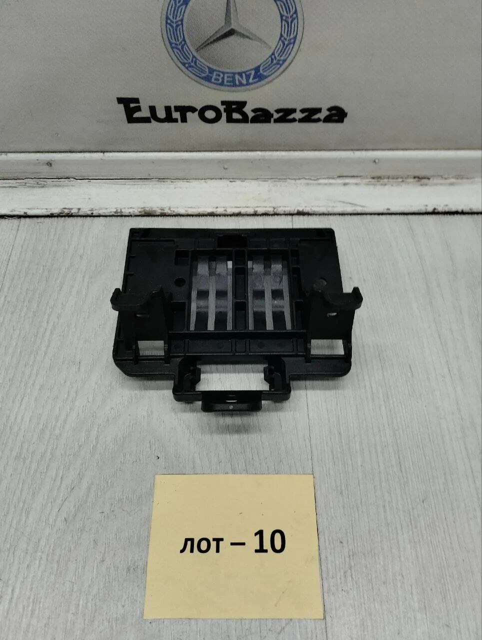 Крепление блока управления Mercedes W204