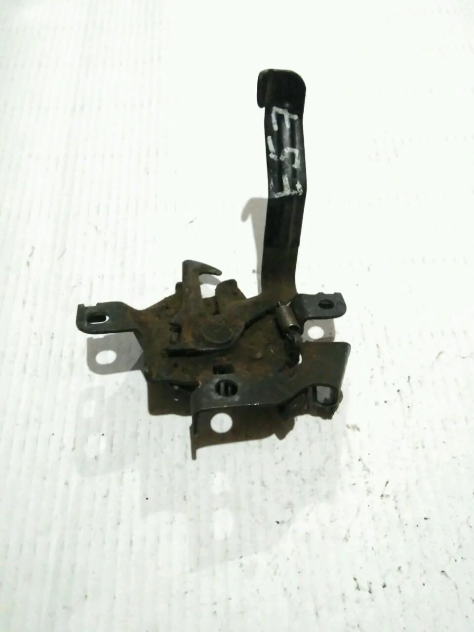 Б.у. замок капота TOYOTA COROLLA ZRE151 TOYOTA COROLLA ZRE151