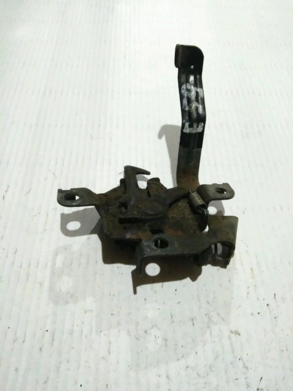 Б.у. замок капота TOYOTA COROLLA ZRE151 TOYOTA COROLLA ZRE151