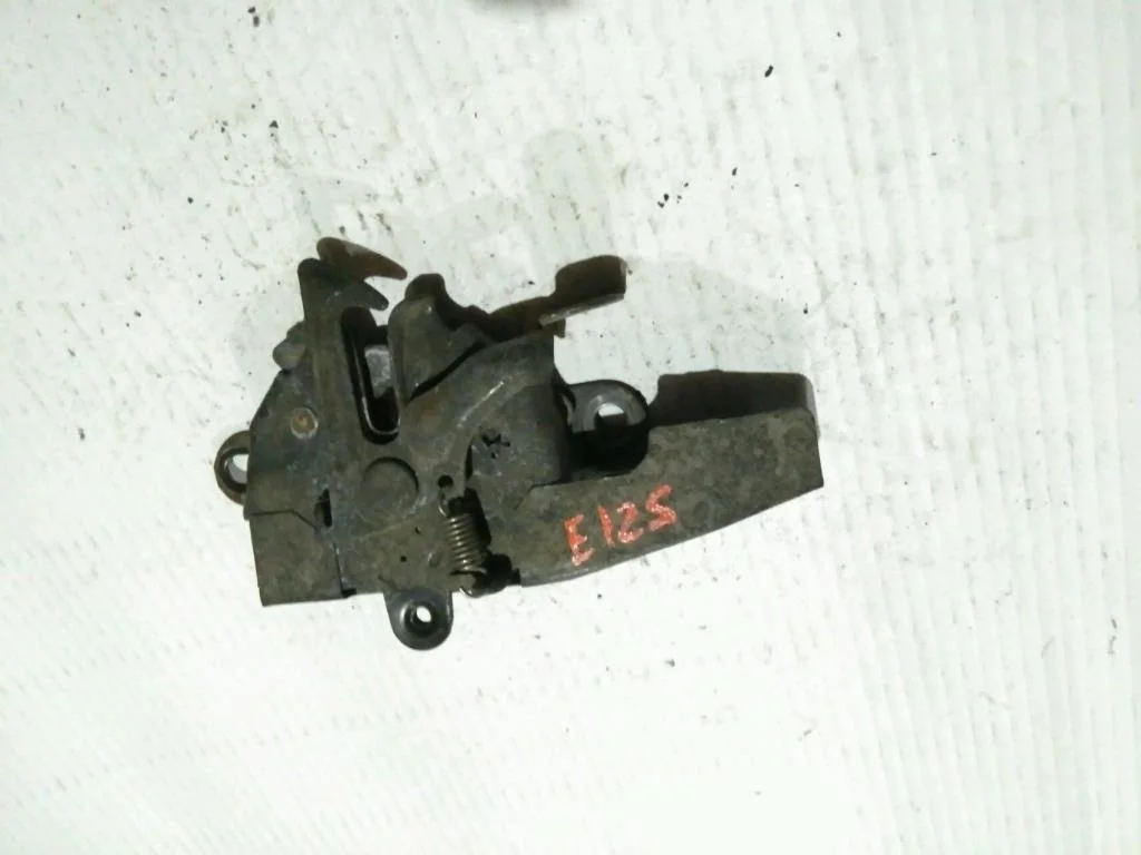 Б.у. замок капота TOYOTA COROLLA E120 TOYOTA COROLLA E120