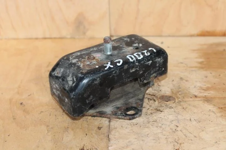 Б.у. опора двигателя MITSUBISHI L200 KB4T MITSUBISHI L200 KB4T