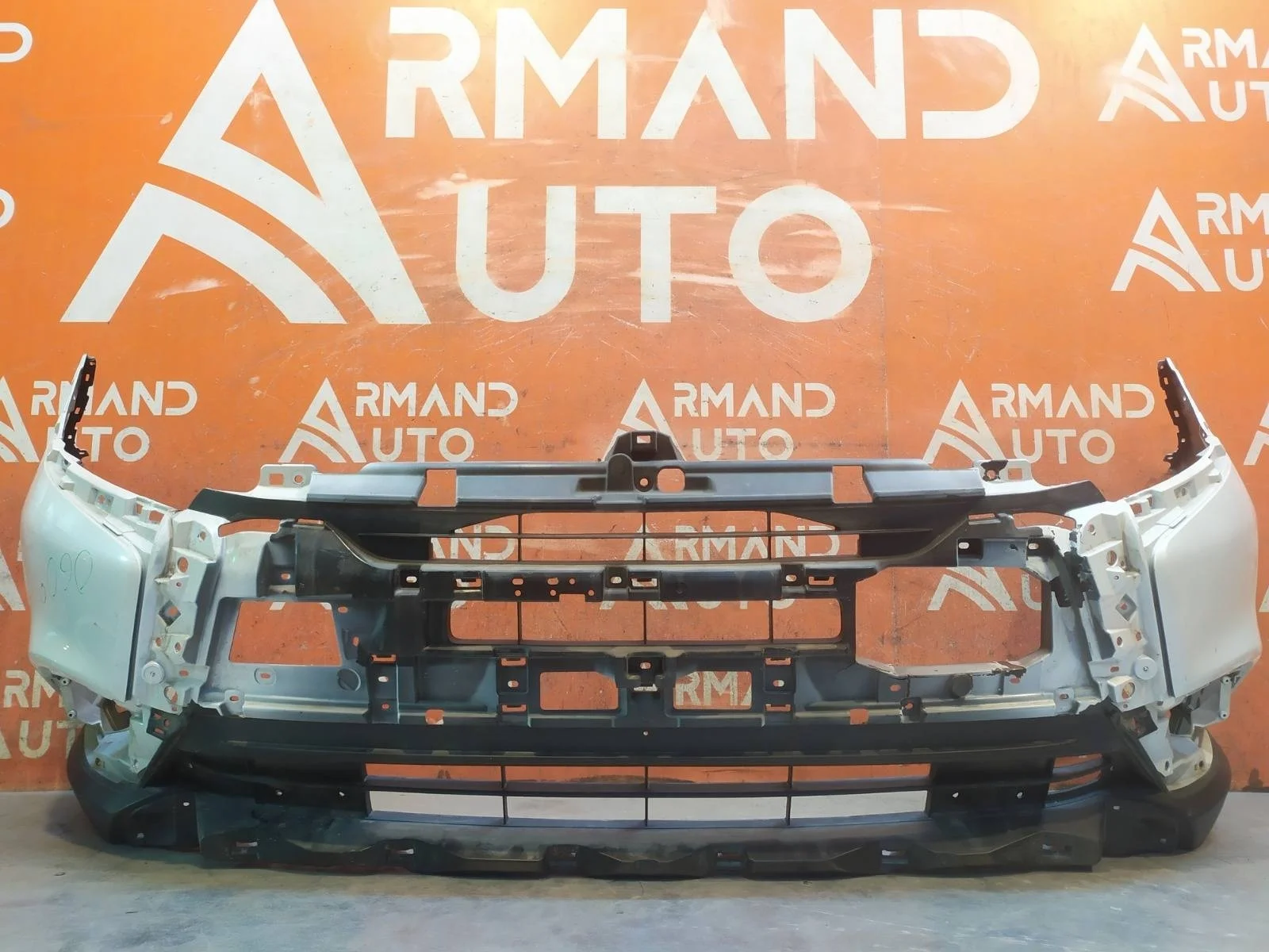 Бампер MItsubishi Outlander 2018-нв 3