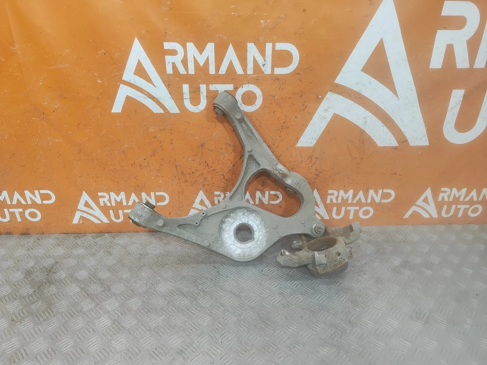 Кулак поворотный Mercedes GL GLS-Class 2012-2019 X166