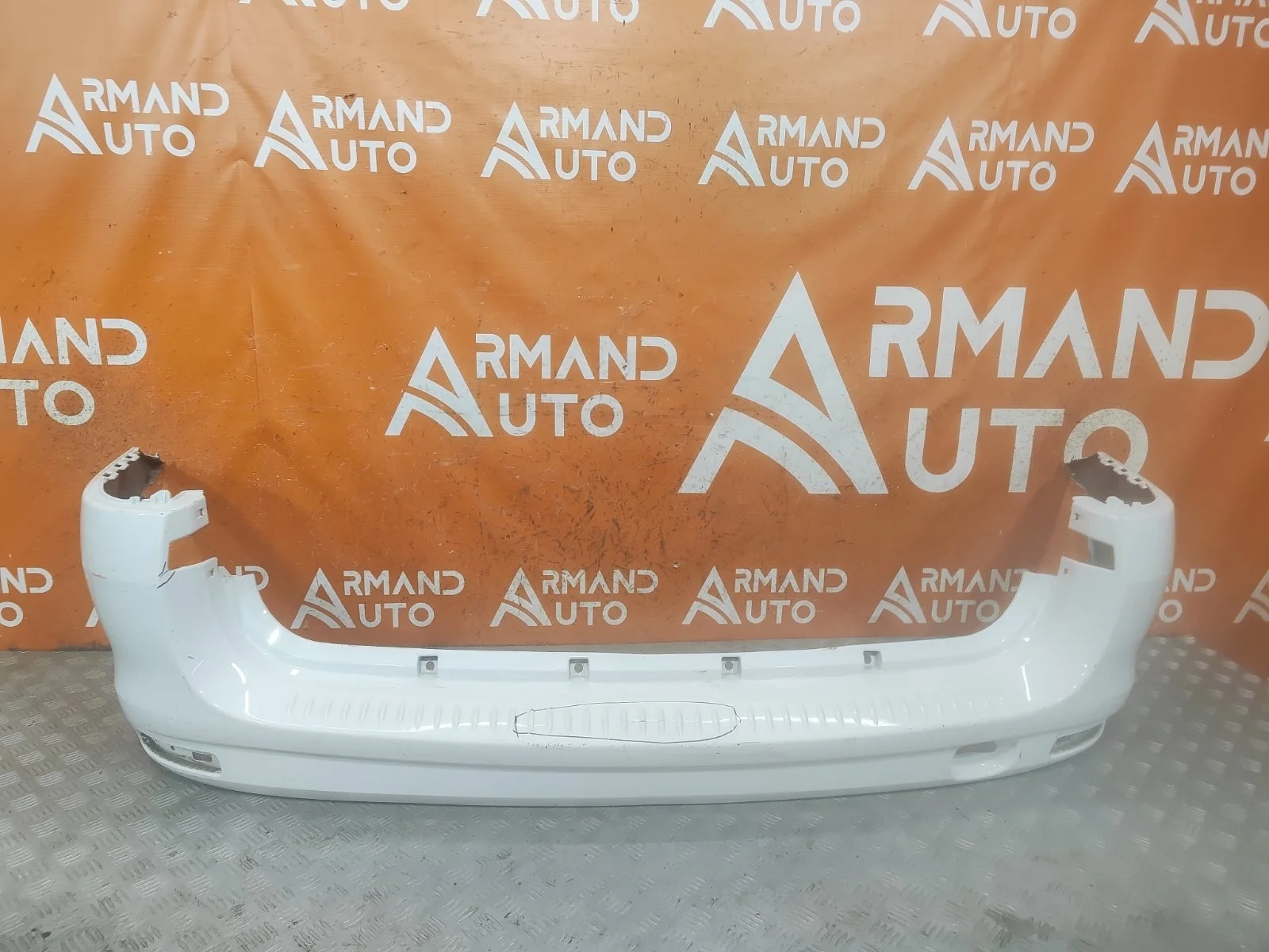 Бампер Lada Largus 2012-нв