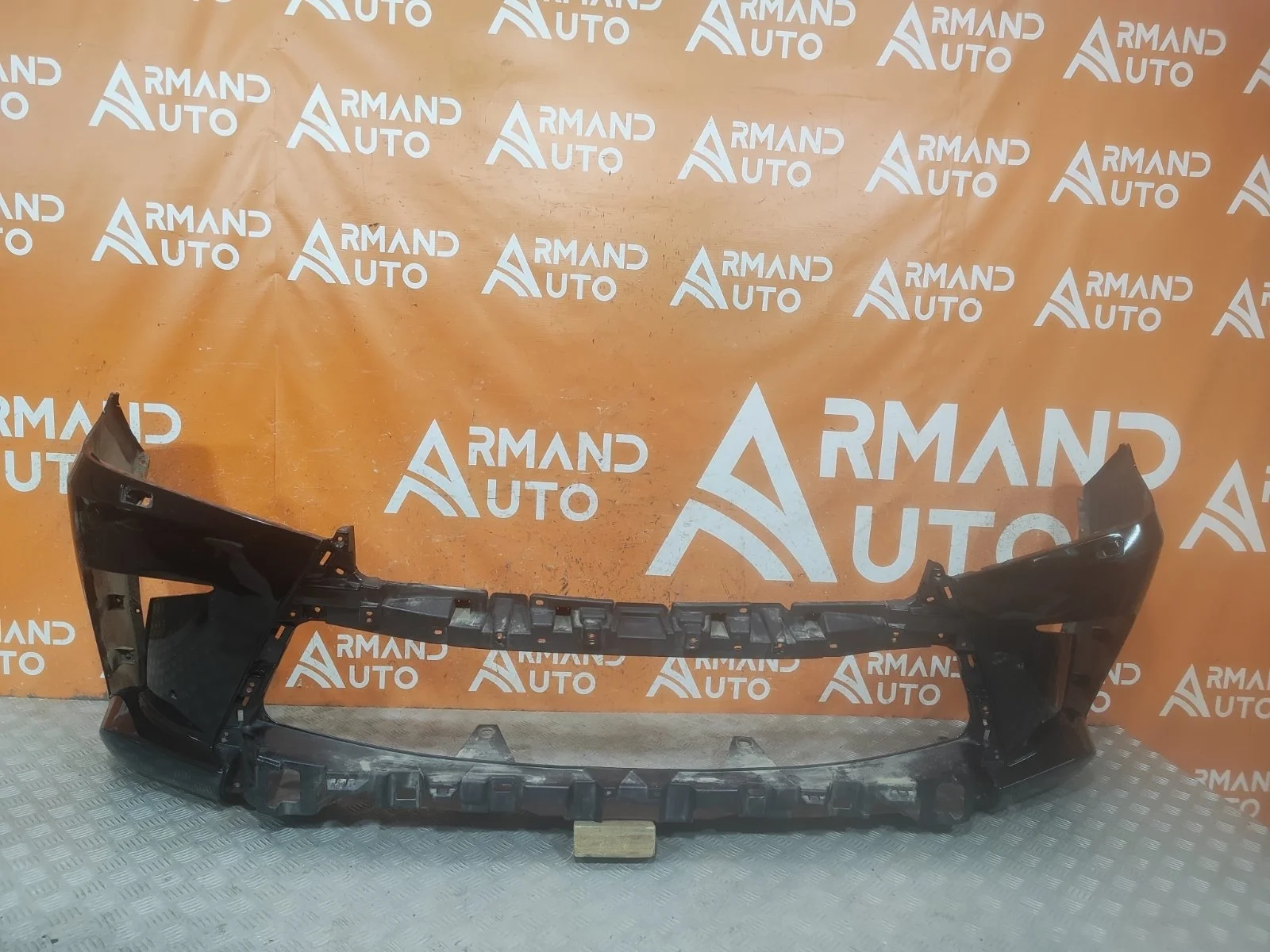 Бампер Lexus LX 2015-2023 URJ200