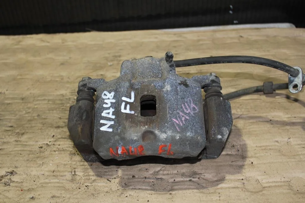 Б.у. суппорт MITSUBISHI GRANDIS NA4W MITSUBISHI GRANDIS NA4W