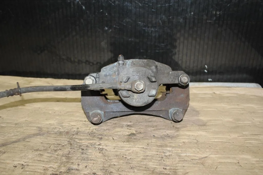 Б.у. суппорт MITSUBISHI GRANDIS NA4W MITSUBISHI GRANDIS NA4W