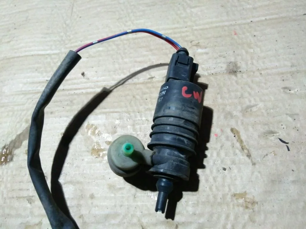 Б.у. насос омывателя MITSUBISHI OUTLANDER XL CW5W MITSUBISHI OUTLANDER XL CW5W